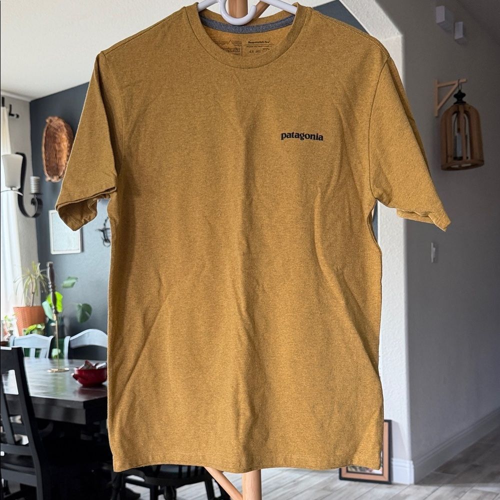 NWOT Patagonia Men's Tee Short Sleeves XS Regular Fit Responsibiliti - Tee